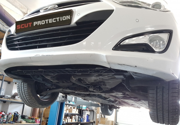 Steel skid plate for the protection of the engine and the gearbox for Hyundai i40