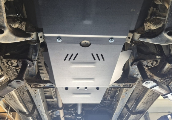 Steel differential skid plate for Toyota Hilux