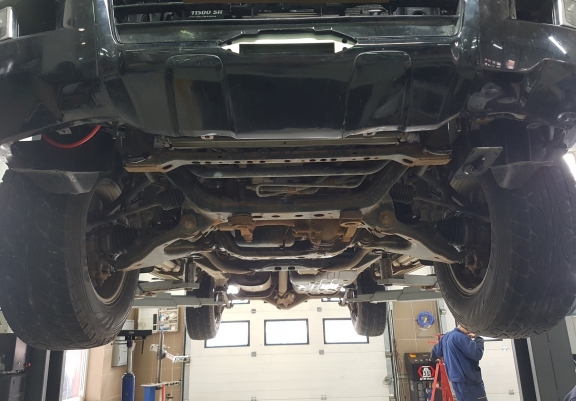 Steel gearbox skid plate for Toyota Land Cruiser 150