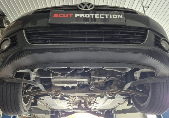 Steel skid plate for the protection of the engine and the gearbox for Audi A3