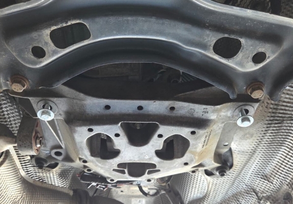 Steel skid plate for Audi A7