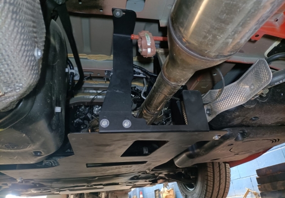 Steel catalytic converter plate/cat lock for Nissan Interstar