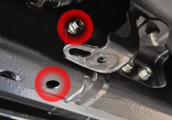 Aluminum differential skid plate for Toyota Hilux